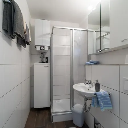 Modernes Comfort-apartment Mit Leuchtturmblick